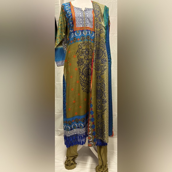 Like New Pakistani Lawn printed Kurta Chodidar 3 piece suit - Picture 2 of 6